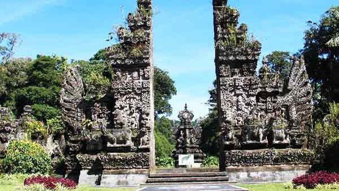 Kebun raya di Bali.