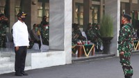 Ia pun didapuk untuk menjadi inspektur upacara. Para mahasiswa ini disiapkan untuk memiliki mental kejuangan, kedisiplinan, komitmen yang tinggi, jiwa nasionalisme, dan semangat bela negara.