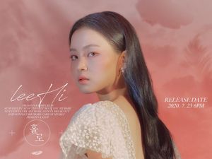 LEE HI Rayakan Kebebasan Lewat HOLO