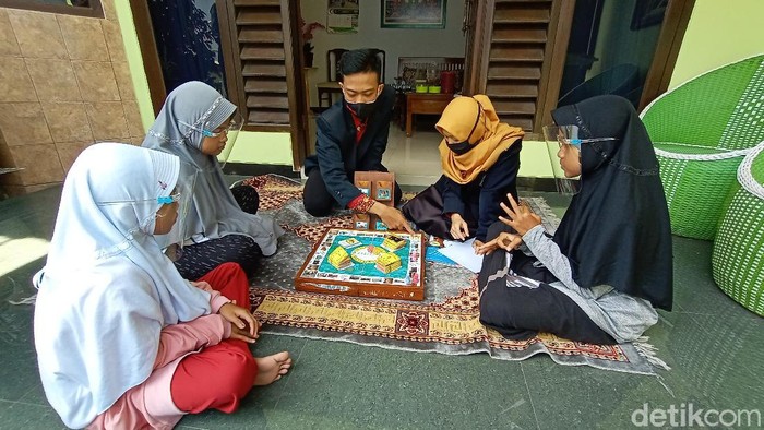 Mahasiswa ini ajarkan matematika lewat permainan monopoli