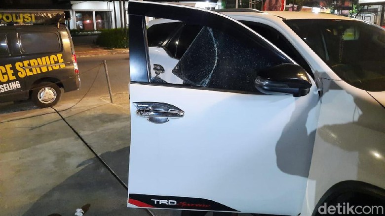 Mobil pengusaha dibobol di Kemang Selatan Mobil pengusaha dibobol di Kemang Selatan
