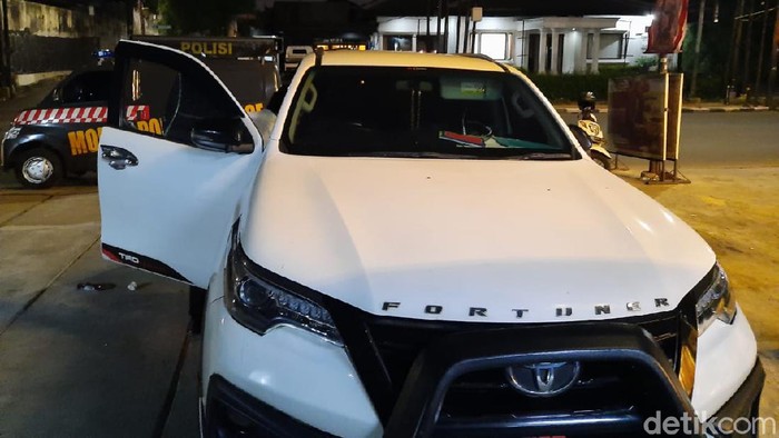 Mobil pengusaha dibobol di Kemang Selatan