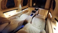 Modifikasi Alphard Allegra memakai konfigurasi dua jok dengan model captain seat. Adapun untuk jenis kulit joknya menggunakan Nappa Leather. Foto: Lombardi