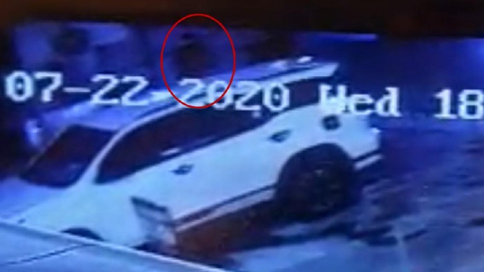 Mobil pengusaha Zen Zanuar dibobol di kawasan Kemang, Jaksel. Tas Gucci berisi cek Rp 43 miliar dan barang berharga lainnya yang disimpan di dalam mobil, raib digondol pelaku.