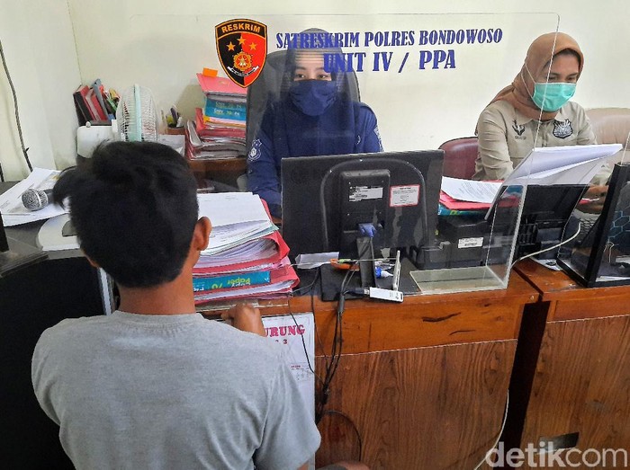 Pria warga Prajekan, Bondowoso diamankan karena melakukan pemerkosaan terhadap gadis di bawah umur. Korban merupakan pacar pelaku.
