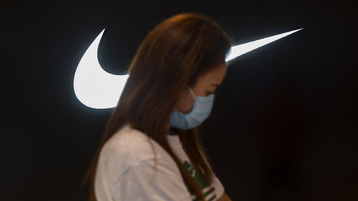 Perusahaan Apple dan Nike mendapat tekanan supaya memutus bisnis yang melibatkan perbudakan etnis Muslim Uighur di China