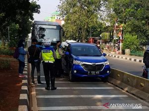Kena Operasi Patuh Jaya, ASN Masuk Busway Melawan Polisi Saat Ditilang