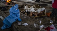 Dengan populasi terbesar kedua di dunia, dan sebagian besar penduduknya hidup berimpitan di kota-kota, India mungkin ditakdirkan menjadi zona merah dunia. Luasan penularan yang sebenarnya belum jelas, namun India meningkatkan jumlah tes dalam beberapa pekan terakhir.