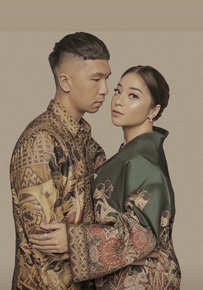 Leovir dipercaya menggarap pemotretan prewedding tersebut. Sang fotografer pun mengunggah satu seri foto Nikita Willy dan bos Blue Bird itu di feed Instagram. Foto: Instagram