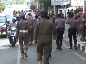 Sanksi Denda Akan Berlaku, Petugas di Purwakarta Gencar Razia Masker