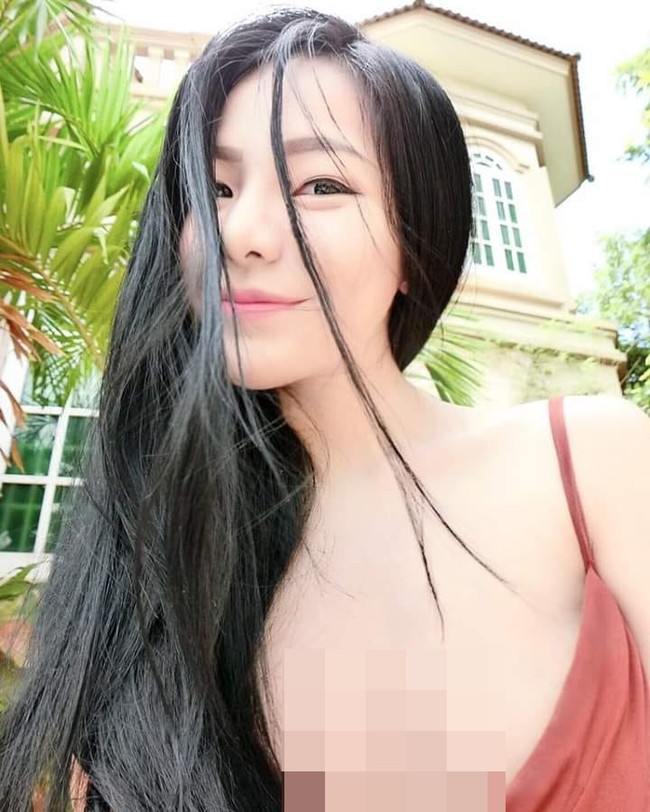 Saran Narita dikabarkan sedang menjadi incaran pihak berwajib karena pose-pose sensualnya di Facebook. Dilaporkan jika Saran sudah dicari selama beberapa minggu terakhir dan bisa dipenjara jika ditemukan. Foto: Facebook