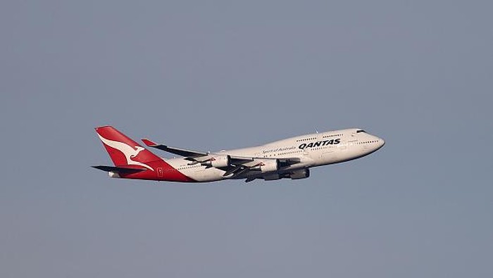Pesawat Boeing 747 milik Qantas Airways resmi dipensiunkan. Pesawat jumbo jet itu diketahui telah terbang bersama maskapai  Australia ini selama 49 tahun.