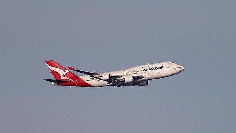 Pesawat Boeing 747 milik Qantas Airways resmi dipensiunkan. Pesawat jumbo jet itu diketahui telah terbang bersama maskapai  Australia ini selama 49 tahun.