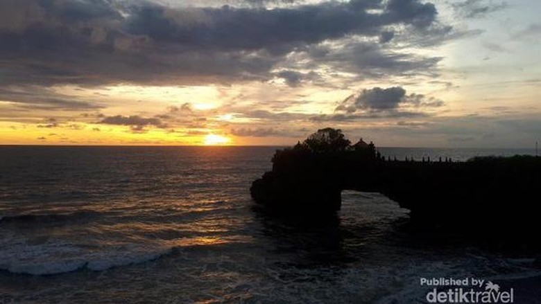 Sunset di Tanah Lot Bali Sunset di Tanah Lot Bali