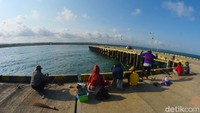 Ke depan keberadaan pelabuhan ini diharapkan bisa mendukung pertumbuhan aktivitas ekonomi di Pangandaran. Terutama untuk sara transportasi komoditas perdagangan dari dan ke Pangandaran.