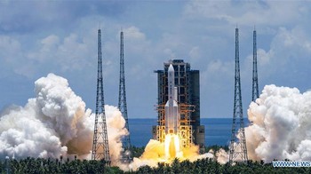 Misi ke Mars bernama Tianwen-1 digawangi oleh China National Space Administration (CNSA). Roket Long March 5 melesatkannya ke antariksa di Wenchang Spacecraft Launch Site pada 23 Juli 2020. Foto: Xinhua