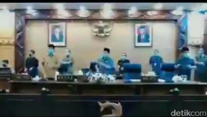 Viral Video Goyang Penguin Anggota DPRD dan Pejabat Pemkab Sidoarjo Viral di Medsos