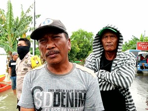 Banjir Wajo, Warga Raup Rp 15 Juta dari Seberangkan Motor dengan Pincara