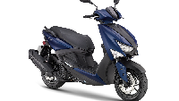 Skutik bermesin 125 cc ini hadir dengan desain sporty, apalagi ada pilihan livery khas tim Monster Energy Yamaha MotoGP. Kendati demikian, Yamaha Cygnus Gryphus tetap bisa diandalkan untuk akomodasi sehari-hari berkat desain dek yang rata. Motor ini masih bisa mengangkut galon atau tabung gas. Foto: Yamaha