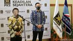 Gaya Salam Corona Ala Sohibul dan AHY