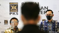Sohibul dan AHY melakukan pertemuan dengan menerapkan protokol kesehatan. Keduanya kompak memakai face shield.