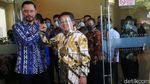 Gaya Salam Corona Ala Sohibul dan AHY