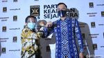 Gaya Salam Corona Ala Sohibul dan AHY