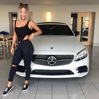  Wanita itu bernama lengkap Alyssa Renee Gutierrez, 22 tahun yang berasal dari Las Vegas, Amerika Serikat. Ia mendadak menjadi perbincangan di TikTok karena membagikan video yang berjudul And thats on having an older boyfriend dan Boyfriend reveal. Dalam video tersebut, dia memamerkan kehidupannya bersama kekasihnya yang berusia 31 tahun lebih tua darinya.  Foto: instagram @alyssag36