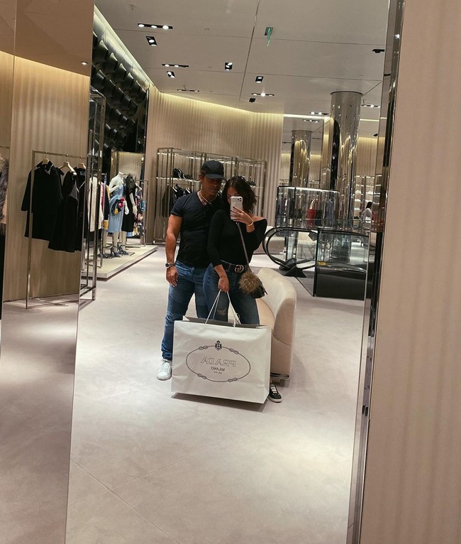 Melalui video di TikToknya @lyssag36, Alyssa memperlihatkan kehidupan mewah yang dijalaninya. Mulai dari fasilitas, makanan serba mewah, mobil dan tas branded. Selain itu dia juga tinggal di sebuah hotel yang tampak mahal dan melakukan sesi pemotretan glamour di sebuah studio ternama. Foto: instagram @alyssag36