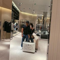 Melalui video di TikToknya @lyssag36, Alyssa memperlihatkan kehidupan mewah yang dijalaninya. Mulai dari fasilitas, makanan serba mewah, mobil dan tas branded. Selain itu dia juga tinggal di sebuah hotel yang tampak mahal dan melakukan sesi pemotretan glamour di sebuah studio ternama. Foto: instagram @alyssag36