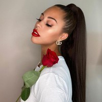 Dalam akun Instagramnya @alyssag36, ia kerap mengunggah foto seksi, kehidupannya yang serba mewah dan portet kemesraannya bersama sang kekasih. Foto: instagram @alyssag36