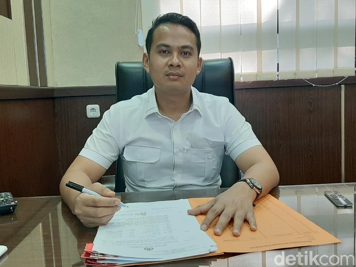 Polisi menyita puluhan amunisi dan peluru aktif milik pria berinisial EK (48), warga Jalan Tunggul Ametung, Kecamatan Singosari, Kabupaten Malang. Pelaku dijerat Pasal 1 ayat (1) Undang-Undang RI Nomor 12 Tahun 1951 tentang kepemilikan amunusi aktif tanpa izin.