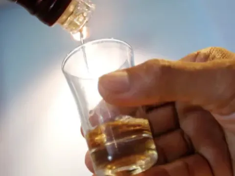 Anak-anak di India Diberi Minum Alkohol