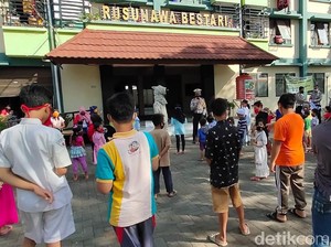 Anak Rusunawa Kota Probolinggo Diajak Main Sambil Pahami Protokol Kesehatan
