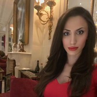 Ada berbagai kemungkinan atas kematiannya. Bisa dibunuh atau bunuh diri karena tidak ada bekas luka ada di tubuh Anna.  Foto: Instagram