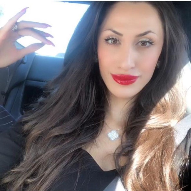 Menurut sejumlah media Rusia, Anna memiliki banyak utang. Menurut pengacaranya, dalam sehari Anna bisa ditelepon puluhan kali oleh debt collector.  Foto: Instagram