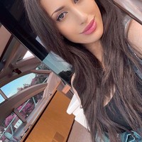 Wanita 26 tahun itu digilai banyak pria. Dia sering diberi hadiah mewah oleh banyak pria, mulai dari apartemen sampai mobil mewah.  Foto: Instagram