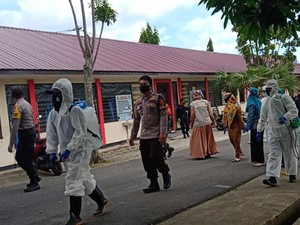 Ada Penghuni Positif COVID, Asrama Brimob Parepare Disemprot Disinfektan