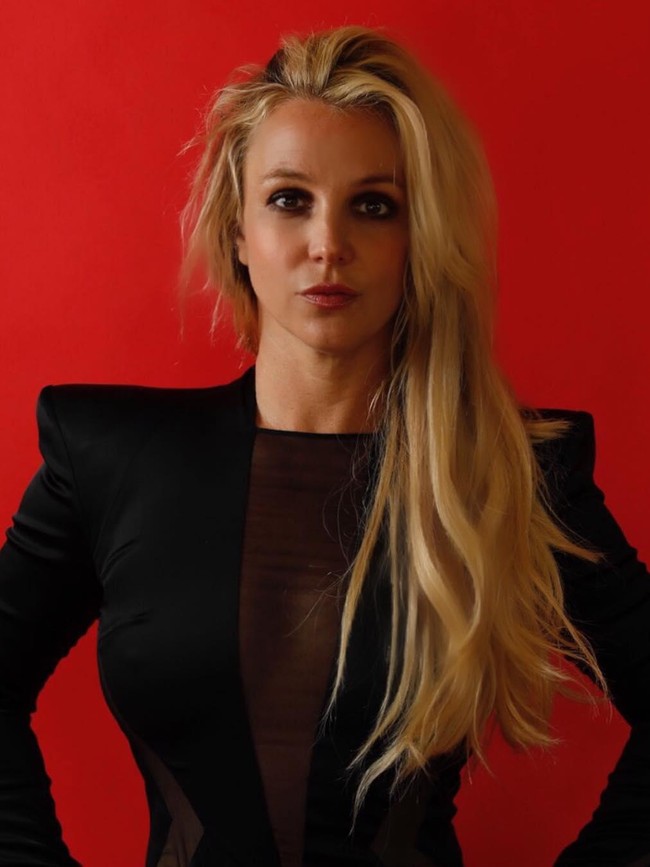 Britney Spears dikabarkan dua kali terlibat asmara dengan pengawal pribadi. Pada 2008, ia dikabarkan mengencani mantan pengawal pribadinya asal Israel, bernama Lee. Kemudian di 2010 ia kembali berpacaran dengan pengawal pribadi lainnya, Ryan. Foto: Instagram @britneyspears