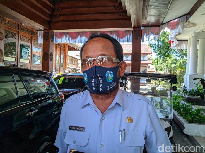 Bupati Ponorogo Ipong Muchlissoni
