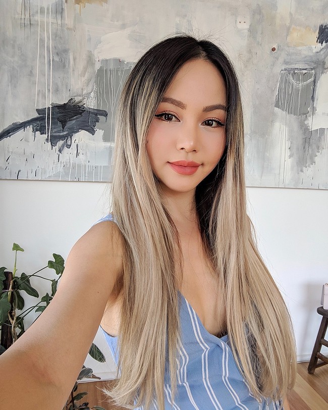 Dalam waktu lima tahun, kerja keras Chloe pun membuahkan hasil. Berdasarkan situs Social Blade, YouTuber yang videonya ditonton 170 juta kali berpotensi mengantongi keuntungan iklan senilai $887,000 (Rp 9,1 miliaran) dalam sebulan terakhir. Foto: Instagram