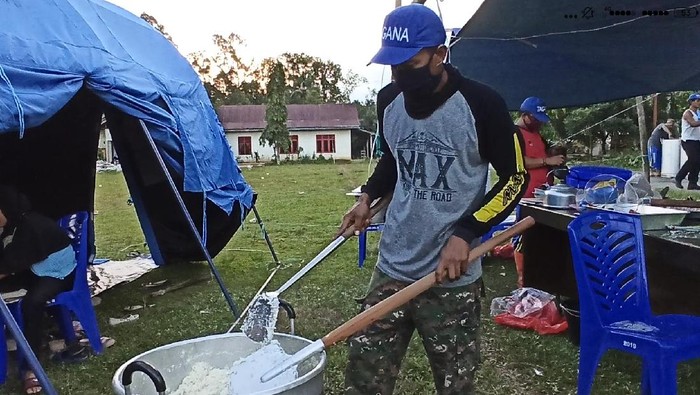 dapur umum untuk korban banjir di Luwu utara.