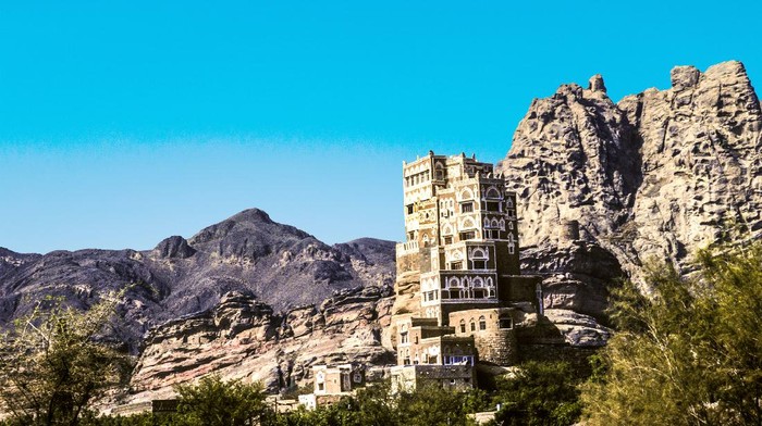 Dar Al Hajar The house tower of Dar al Hajar at Wadi Dhahr on Yemen, Unesco world heritage