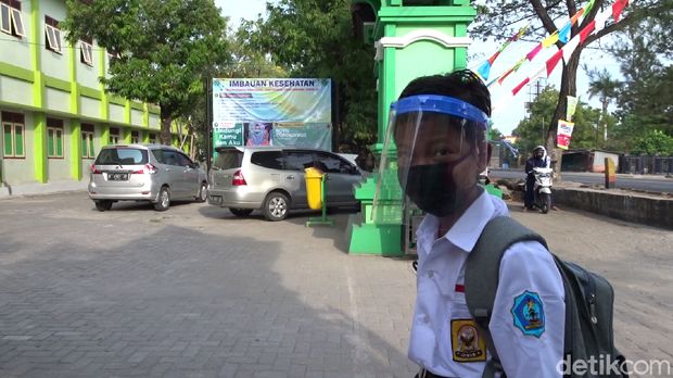 Semangat Dimas Sekolah Sendirian Demi Menggapai Cita Cita