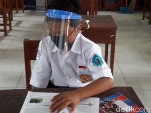 Tentang Dimas yang Masuk Sekolah Sendirian karena Tak Punya Smartphone