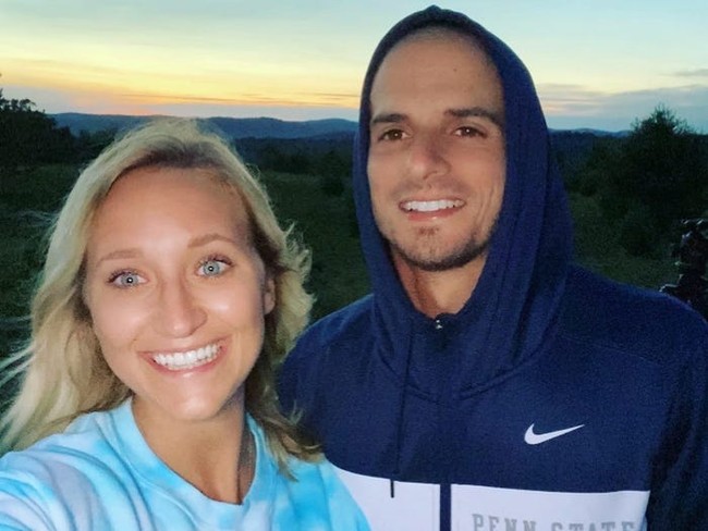 Setelah berpacaran kurang lebih selama dua tahun, Nicotera akhirnya memutuskan untuk melamar kekasihnya itu. Awalnya Nicotera berniat melakukan lamaran pada Natal 2019, tetapi ternyata keduanya harus melakukan karantina akibat pandemi Corona. Foto: Instagram @primarywithpendrak