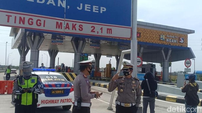 Kepadatan lalu lintas diprediksi meningkat saat libur Idul Adha, terutama di ruas tol. Untuk itu, polisi akan memantau lalu lintas tol.