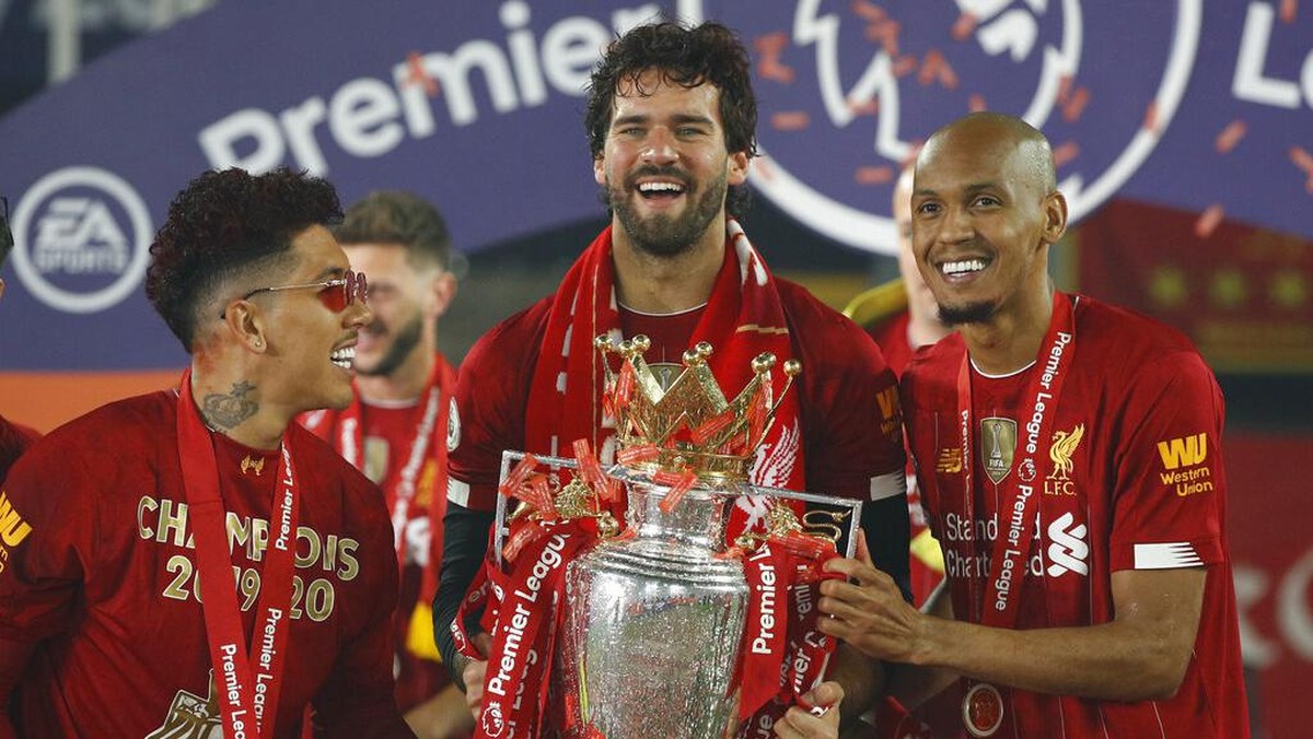 Alisson Becker mengungkap resep performa spektakuler Liverpool saat menjuarai Liga Inggris 2019/2020. (Foto: AP/Phil Noble)