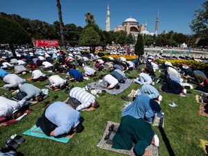Suasana Salat Jumat Perdana di Hagia Sophia