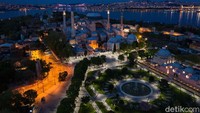 Turki juga memiliki banyak bangunan bersejarah yang kini dijadikan tempat wisata. Salah satunya Hagia Sophia. Getty Images.